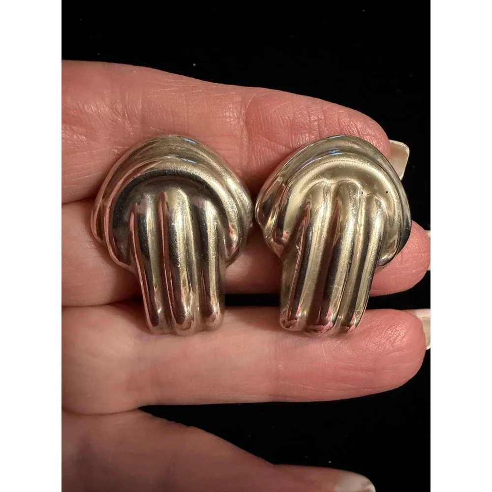1980's Taxco Mexico Sterling Silver Puffy Clip on Earrings